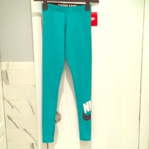 Nike Leg-A-See logo leggings